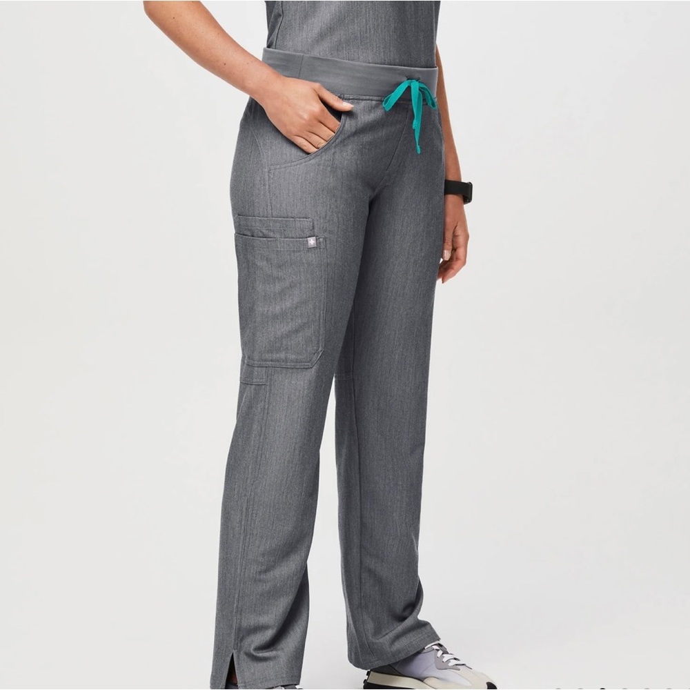 FIGS women Kade Cargo Scrub Petite Pants Graphite